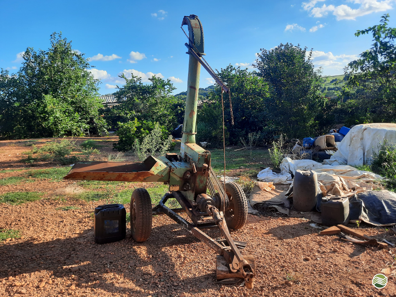 IMPLEMENTOS AGRICOLAS ENSILADEIRA ENSILADEIRA ESTACIONÁRIA Marcão Tratores UBERABA MINAS GERAIS MG